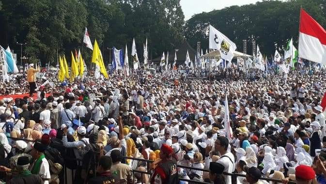 Calon Wakil Presiden 02 Sandiaga Uno Menyapa Ratusan Ribu Pendukung-nya di Kota Tangerang.