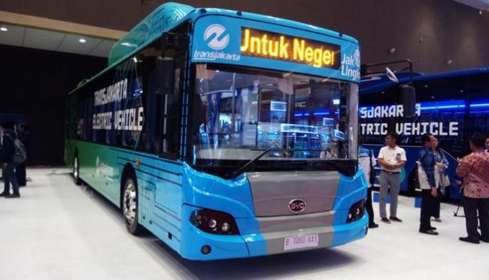 TransJakarta Pamerkan Bus Listrik Pengganti Bus BBG Di CFD