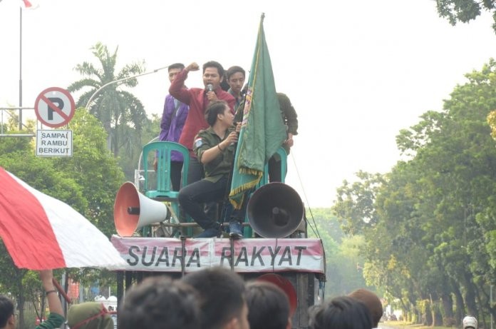 Badan Eksekutif Mahasiswa Perguruan Tinggi Muhammadiyah Indonesia (BEM PTM Se-Indonesia) Turun Aksi Di Depan Istana Negara Jakarta.