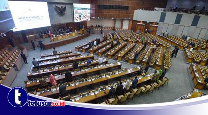 Pengesahan UU MD3, Dua fraksi Walk Out