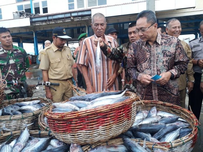 Datang Ke TPI, Ketua MPR RI Terima Keluhan Pedagang Ikan Aceh