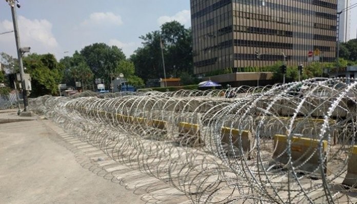 Jalan Di Depan Gedung Bawaslu Masih Ditutup