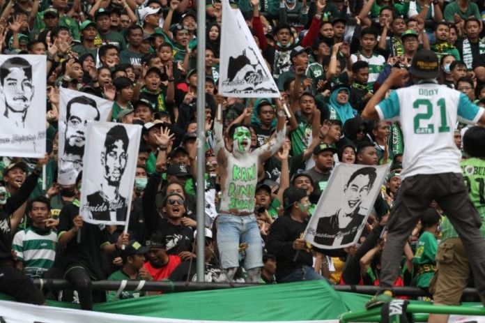 Takut Rusuh, Bonek Ingin Final di Tempat Netral
