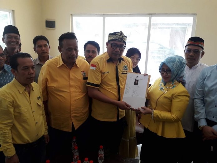 Siti Qomariyah, Tokoh Wanita Bekasi Daftar Wakil Bupati