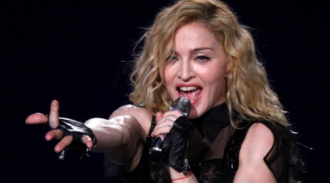 Penyanyi Top Dunia, Madonna Kembali Buat Kejutan