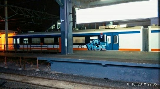 Giliran Kereta Bandara Jadi Korban Aksi Vandalisme