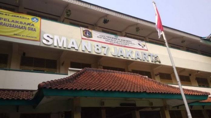 Siswa SMAN 87 Gelar Aksi Bela Guru Yang Dituduh Doktrin Anti Jokowi