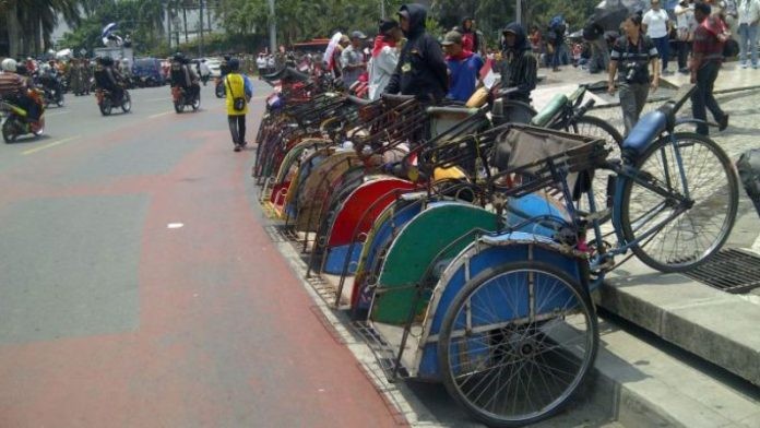 Anies Sebut Jalur Khusus Becak Cuma Diimajinasi