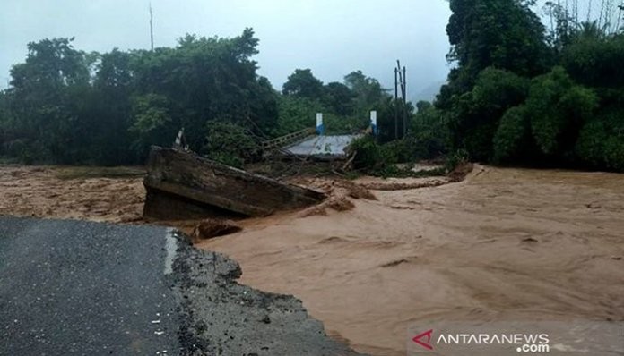 Jalur Trans Sulawesi Sulteng-Sultra Terputus Akibat Jembatan Hanyut
