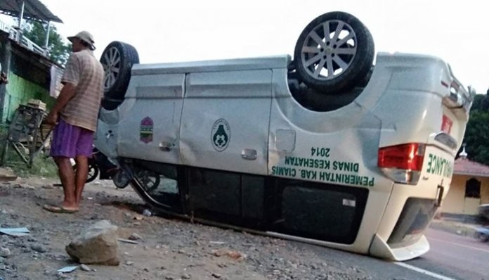 Ambulans Terguling Usai Antar Pasien