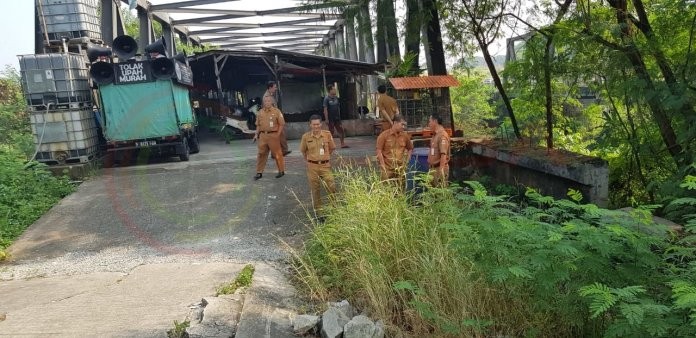 Jembatan Dijadikan Posko Buruh, Pemkab Bekasi Diminta Bertindak