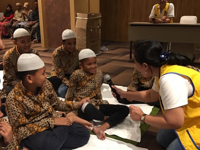 Lions Club Surabaya Patria Berbagi Kasih pada Kaum Dhuafa dan Anak Yatim