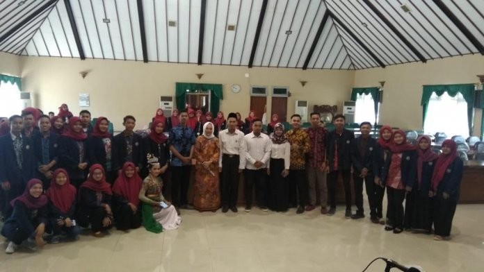 Bupati Bojonegoro Meminta Daftar Absensi Keluarga Besar FKMB Unesa