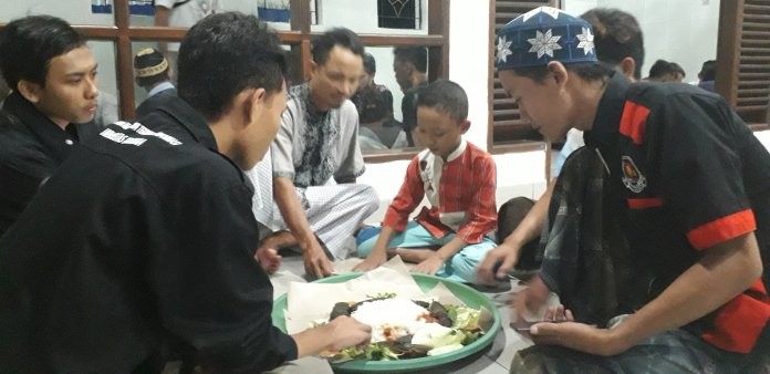 Buka Bersama di Musholla Umar Bin Khatab, Jimbaran Bali