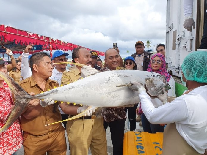Pengiriman Perdana Muatan Balik Komoditas Ikan Dengan Reefer Kontainer Tol Laut Dari Talaud