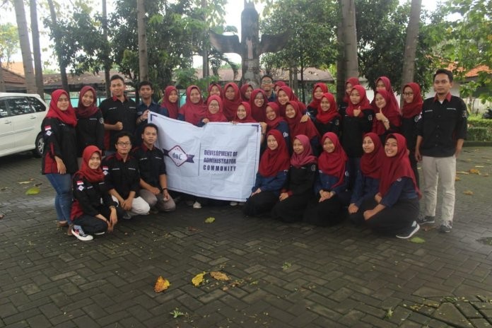 Belasan Pengurus UKMP UM Studi Banding ke DAC AP Unesa