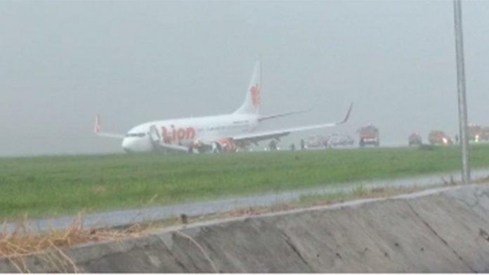 Pesawat Lion Air Tergelincir Di Bandara Supadio