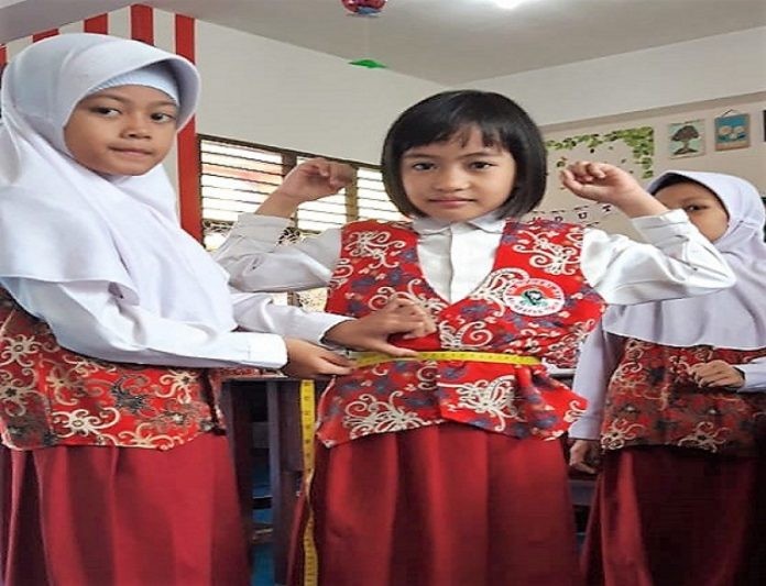 Siswa Kelas Dua SD 001 Balikpapan Timur Dididik Jadi Fashion Designer
