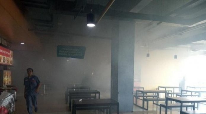 Lantai Dua ITC Depok Kebakaran