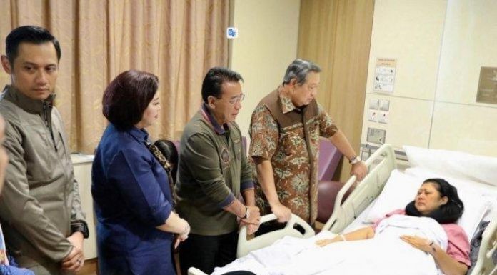 AHY: Ibu Ani Yudhoyono Saat Ini Butuh Penanganan Ekstra