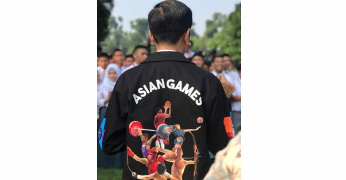 Presiden Pamer Jaket Depan Anak SMA