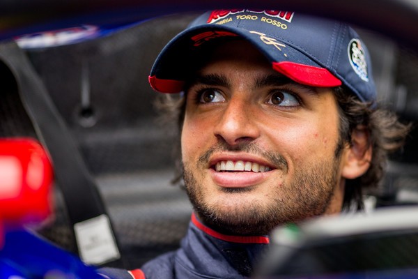 Alonso Pergi, McLaren Gaet Carlos Sainz