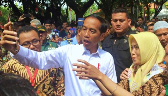 Petani Mengeluh Pupuk Kurang, Jokowi Dapat Laporan Stok Aman