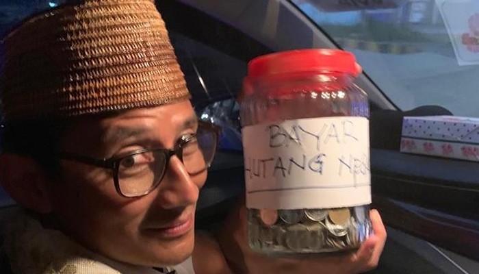 Sandi Diberi Setoples Uang Recehan Buat Bayar Utang Negara