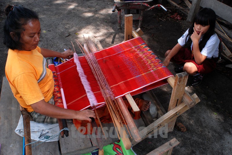 Tenun Ulos Batak Samosir