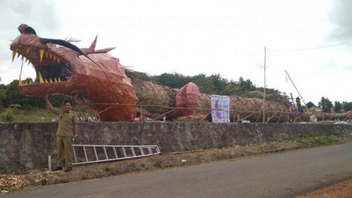 Warga Dihebohkan Kemunculan Naga Sepanjang 35 Meter