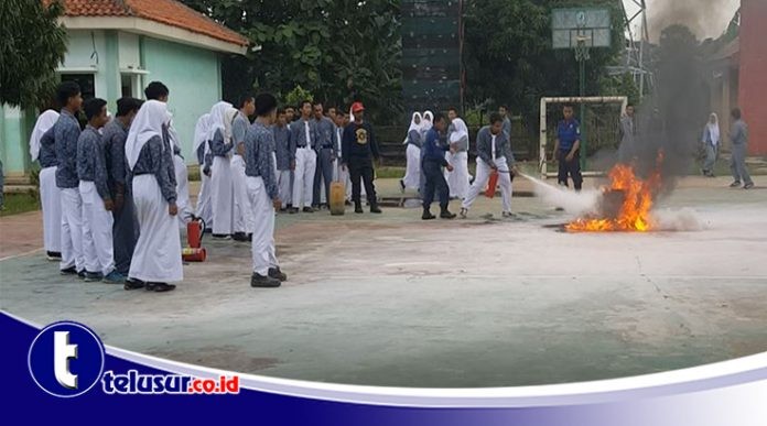 Lewat Program CSR, Pelajar Bekasi Dikenalkan Cara Tanggulangi Kebakaran