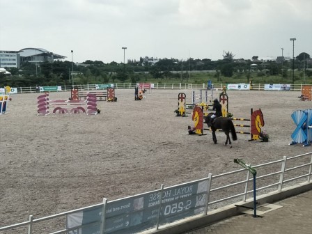 Keren-keren Loh! Kompetisi Berkuda di Equestrian Park Pulo Mas