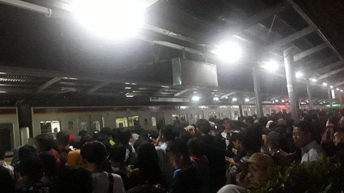 KRL Alami Gangguan Lebih Dari 1 Jam