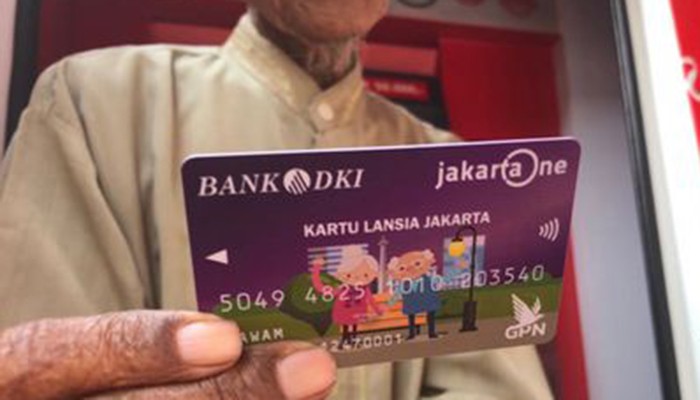 Pemkab Kepulauan Seribu Bagikan Kartu Lansia