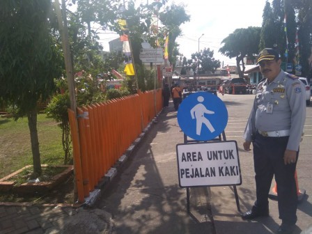 Beri Rasa Nyaman Penumpang, Taman dan Pedestrian Terminal Kalideres Dibenahi