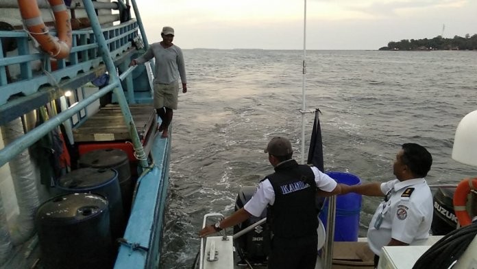 Bakamla Minta Awak Kapal Tak Buang Sampah ke Laut