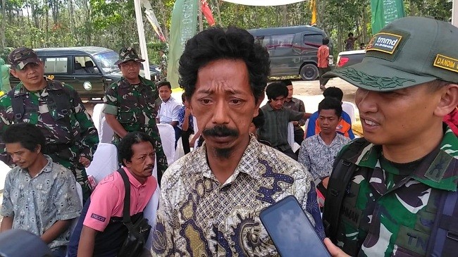 Ajari Suku Anak Dalam Menulis dan Membaca, TNI Memang di Hati