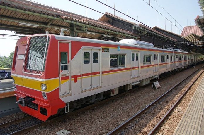 Sementara, Transaksi KRL Commuter Line Gunakan Tiket Kertas