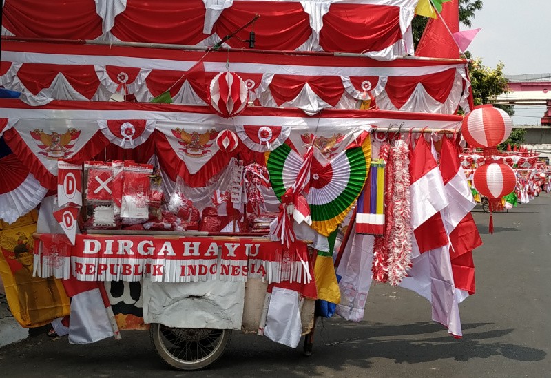 Pernak Pernik Merah Putih