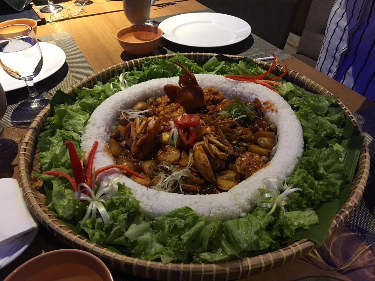 Seafood Kroyokan Merah Putih, Apa Itu?