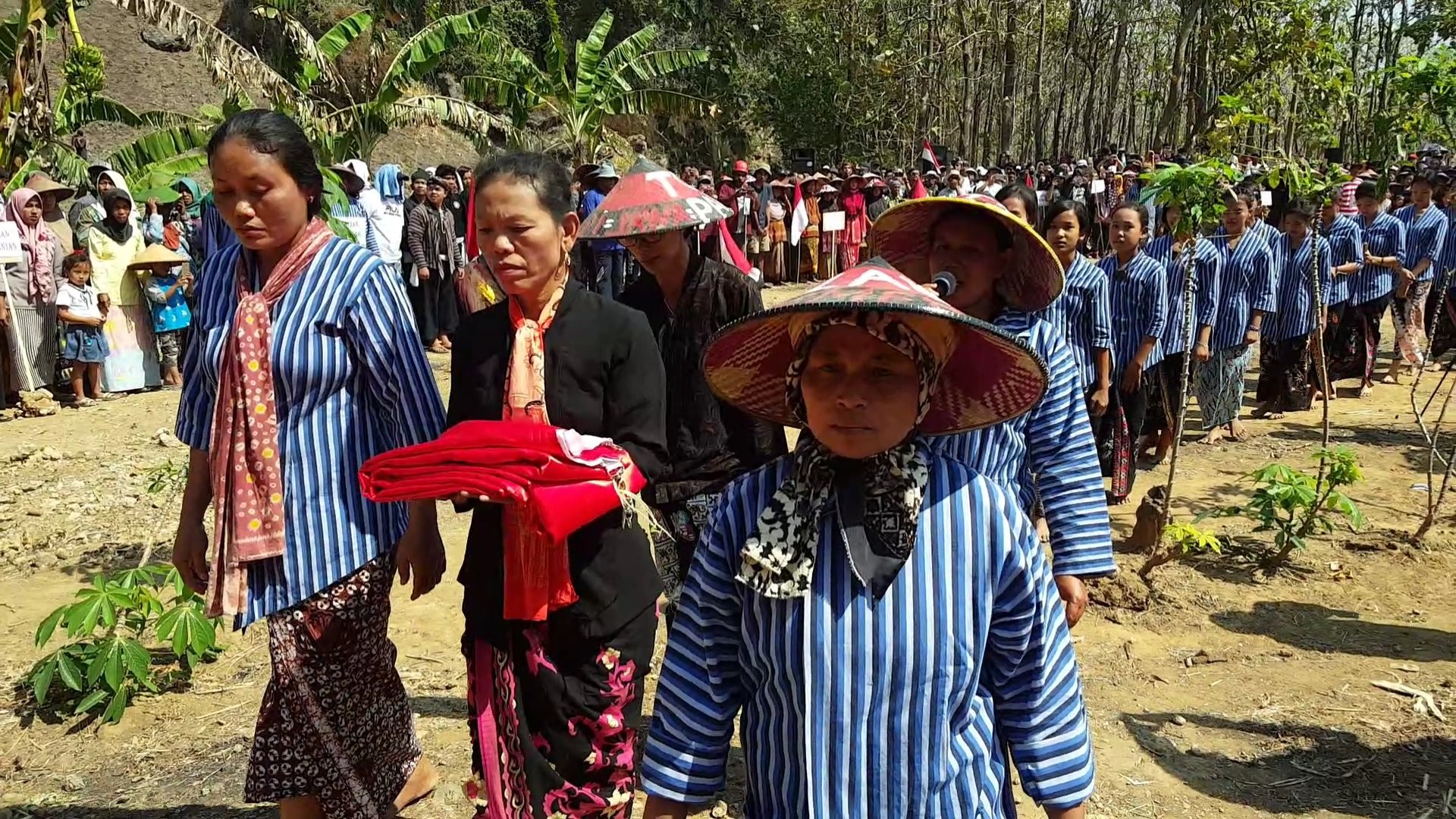 Foto: Petani Kendeng Gelar Upacara HUT RI ke-74