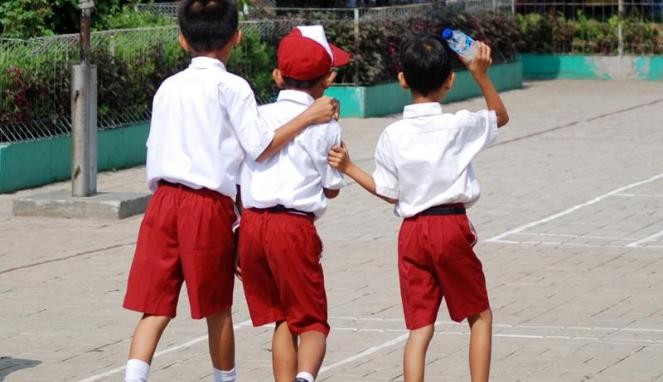 Krisis Air, Anak-anak di Cimahi Pergi Sekolah Nggak Mandi