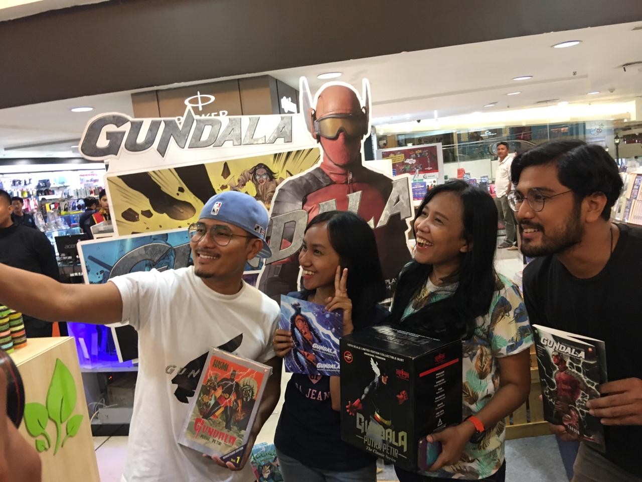 Membaca Komik Gundala : The Official Movie Adaption, Catat Tanggal Terbitnya!