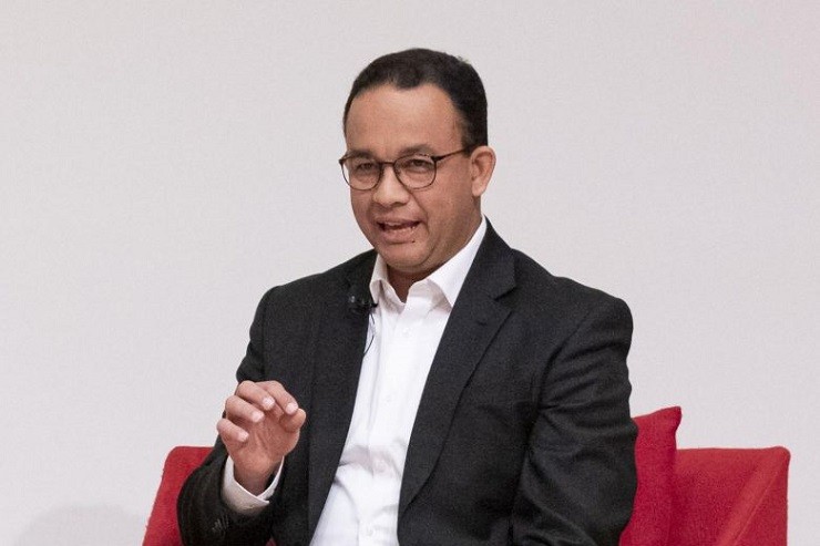 Gubernur Anies Akan Kaji Ulang Aturan Pemilik Mobil Harus Punya Garasi