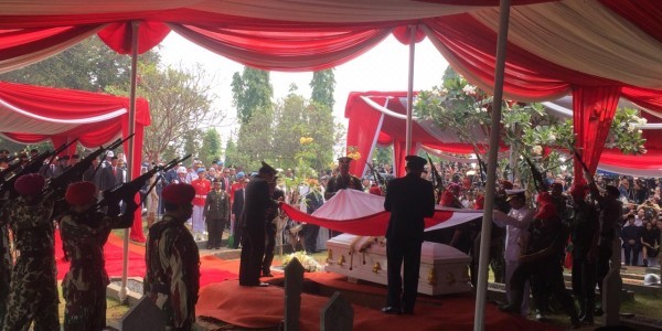 Dikubur Di Samping Ainun, Ilham Habibie : Inilah Yang Didambakan Bapak