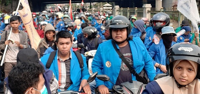 Hingga Sore, Mahasiswa Masih Terus Berdatangan ke Gedung DPR