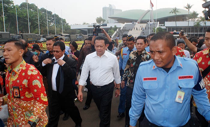 Bamsoet Gagal Temui Mahasiswa Kena Gas Air Mata