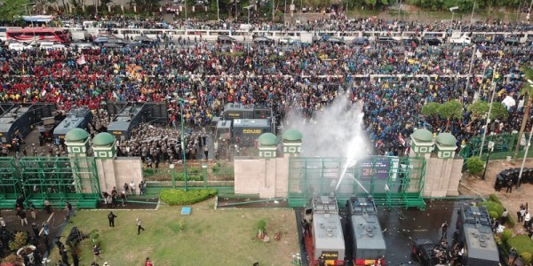 Korban Berjatuhan, Pemuda Muhammadiyah Minta Polisi Hentikan Refresif Ke Mahasiswa
