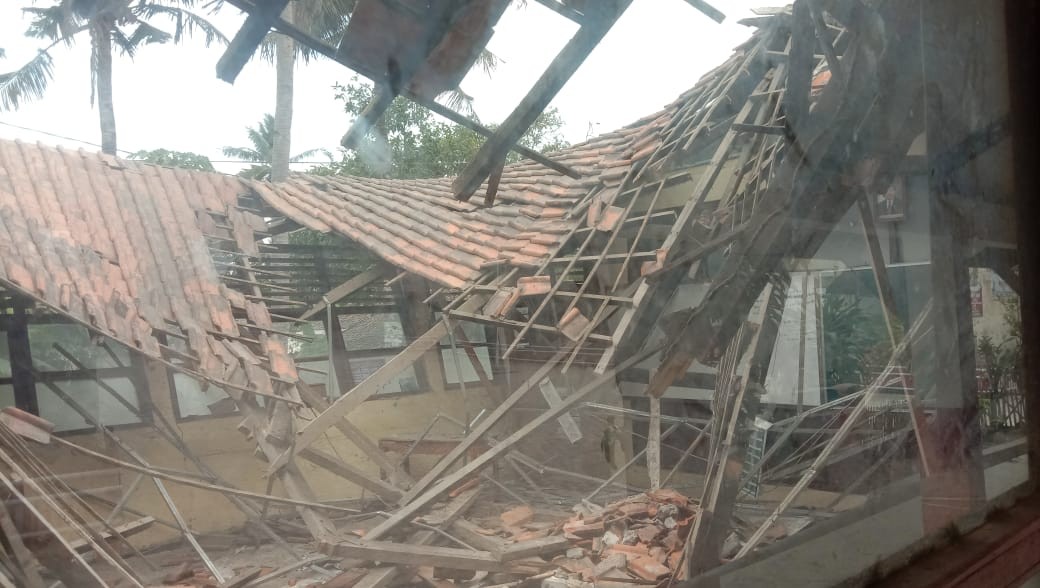 Bangunan SDN Kalangsuria III Karawang Roboh