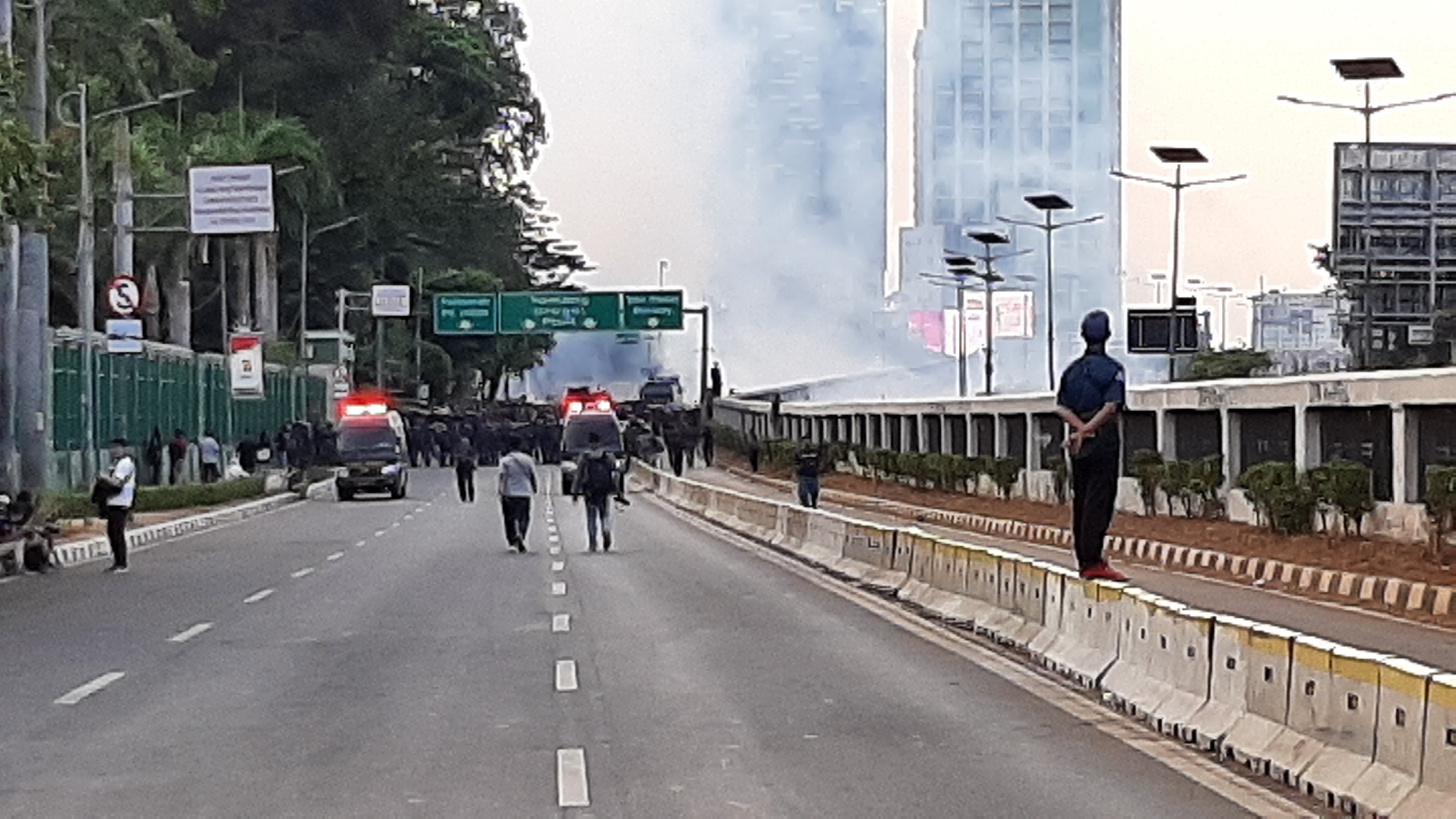 Tangkap Demonstran, Polisi: Jangan Ada yang Mukul Ya